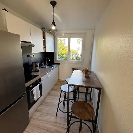 Grand Lumineux Apartment *